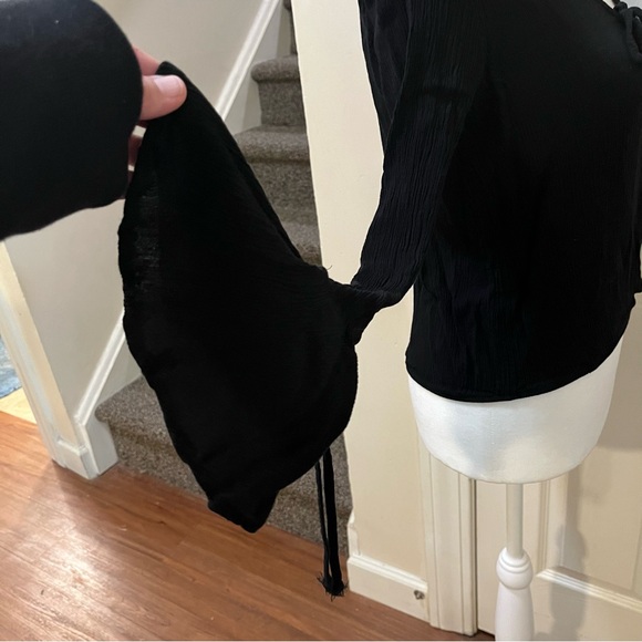 AMBIANCE WOMEN’S SIZE MEDIUM GAUZY LIGHTWEIGHT BLACK TOP BLOUSE - Picture 6 of 8